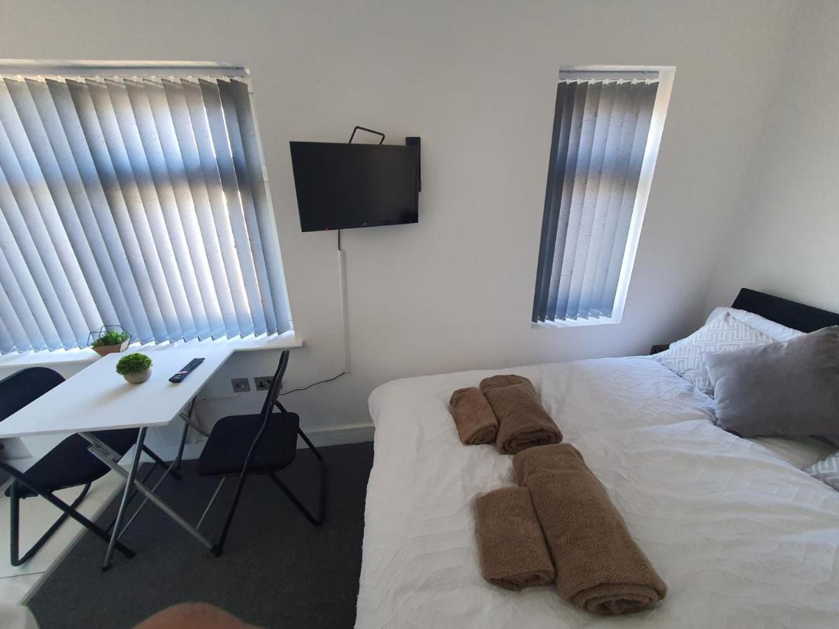 New Self Contained Flat,In Hayes, Free Parking Ξενοδοχείο Northolt  Εξωτερικό φωτογραφία