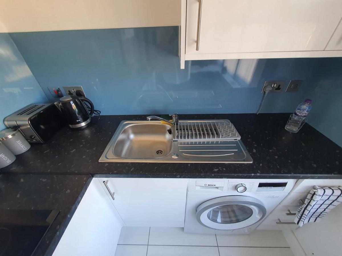New Self Contained Flat,In Hayes, Free Parking Ξενοδοχείο Northolt  Εξωτερικό φωτογραφία