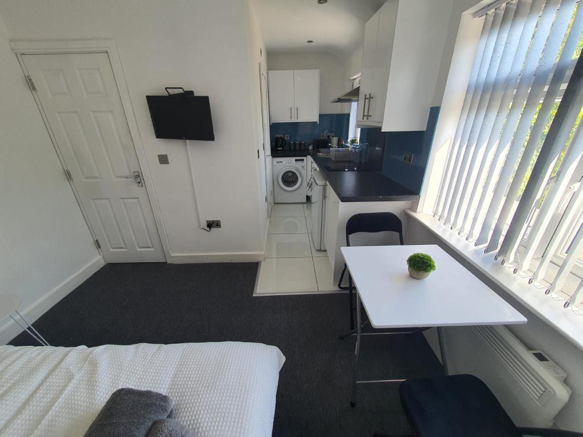 New Self Contained Flat,In Hayes, Free Parking Ξενοδοχείο Northolt  Εξωτερικό φωτογραφία
