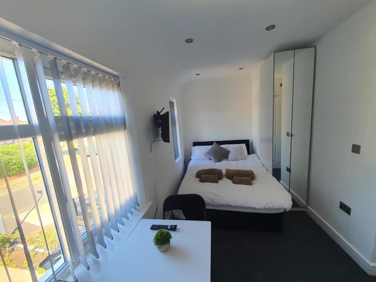 New Self Contained Flat,In Hayes, Free Parking Ξενοδοχείο Northolt  Εξωτερικό φωτογραφία