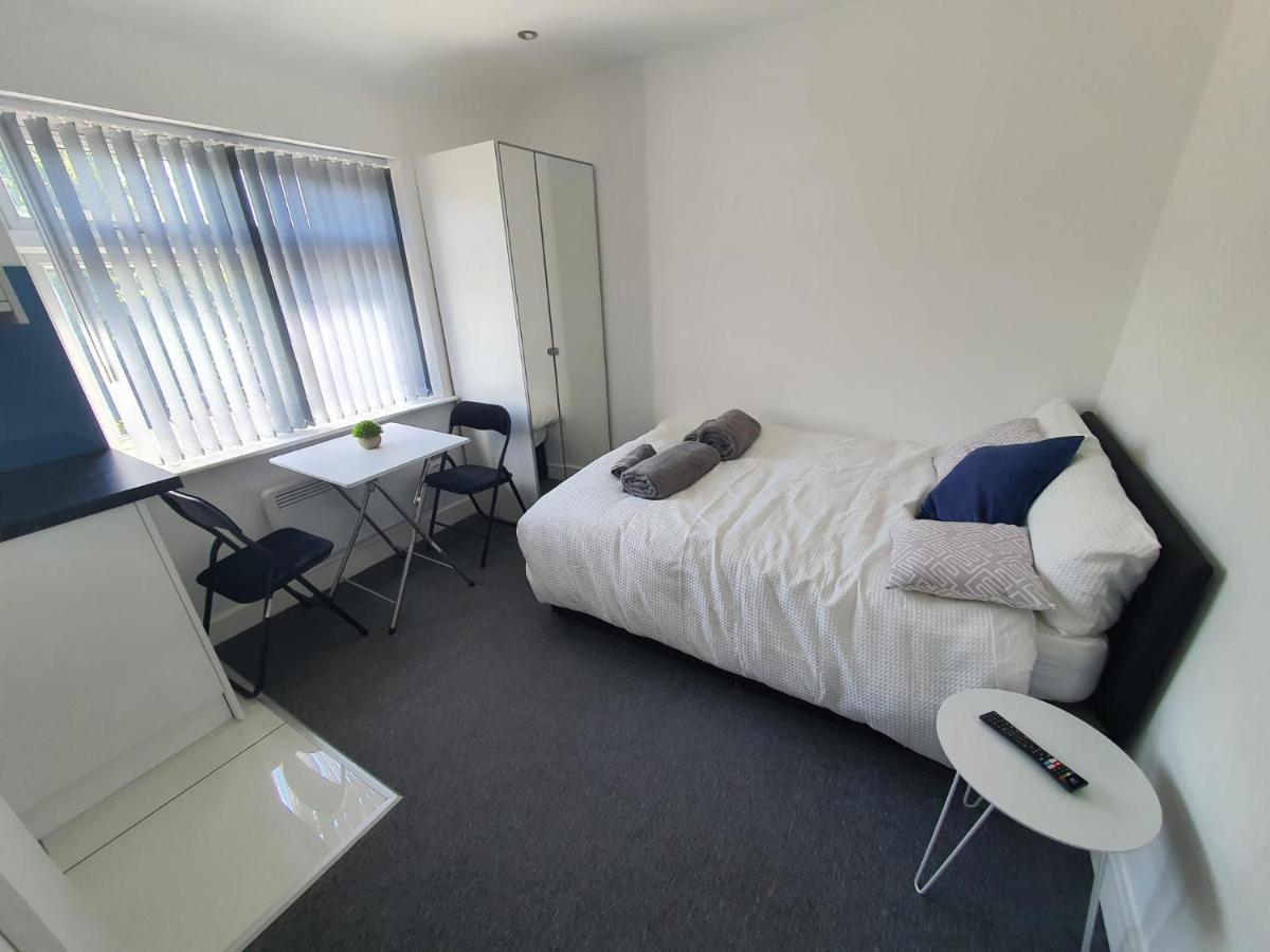 New Self Contained Flat,In Hayes, Free Parking Ξενοδοχείο Northolt  Εξωτερικό φωτογραφία