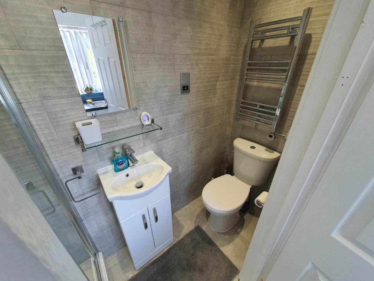 New Self Contained Flat,In Hayes, Free Parking Ξενοδοχείο Northolt  Εξωτερικό φωτογραφία