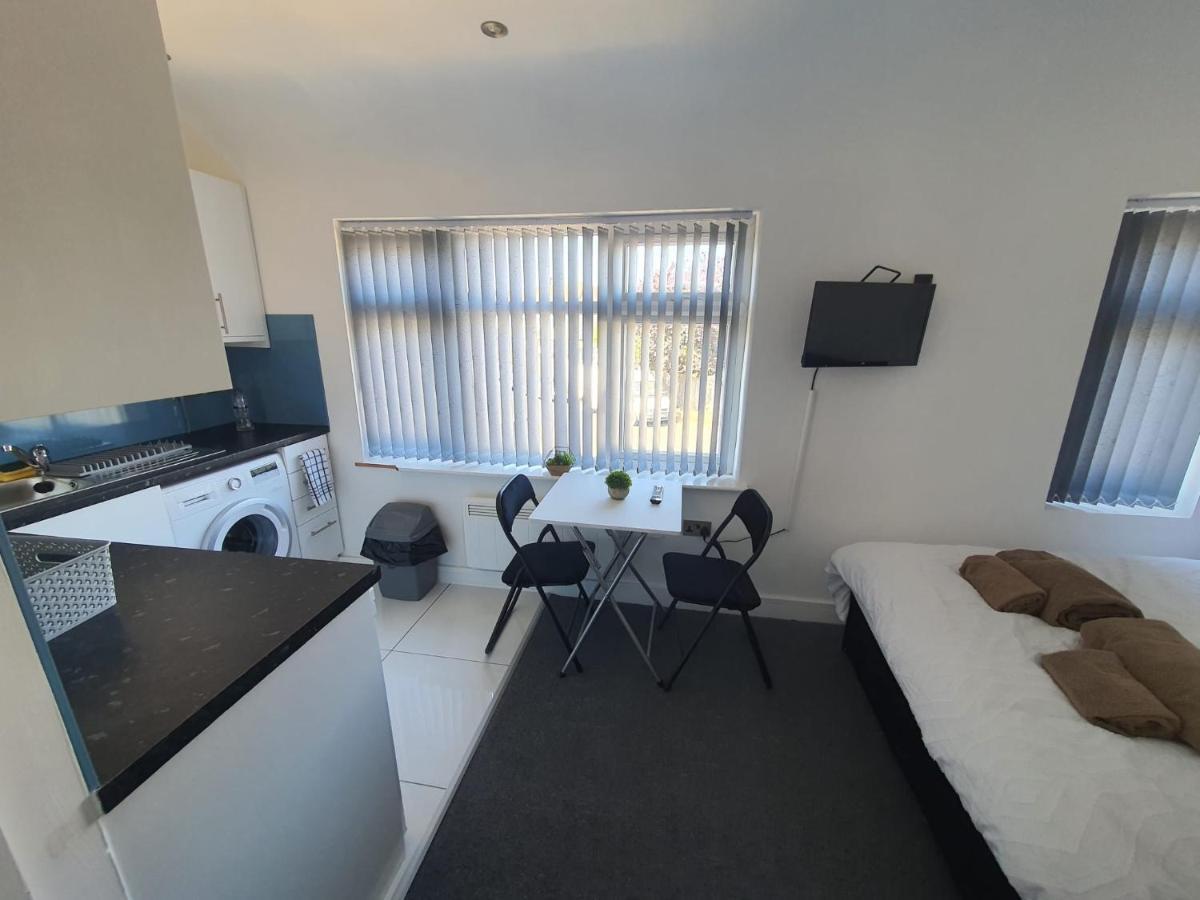 New Self Contained Flat,In Hayes, Free Parking Ξενοδοχείο Northolt  Εξωτερικό φωτογραφία